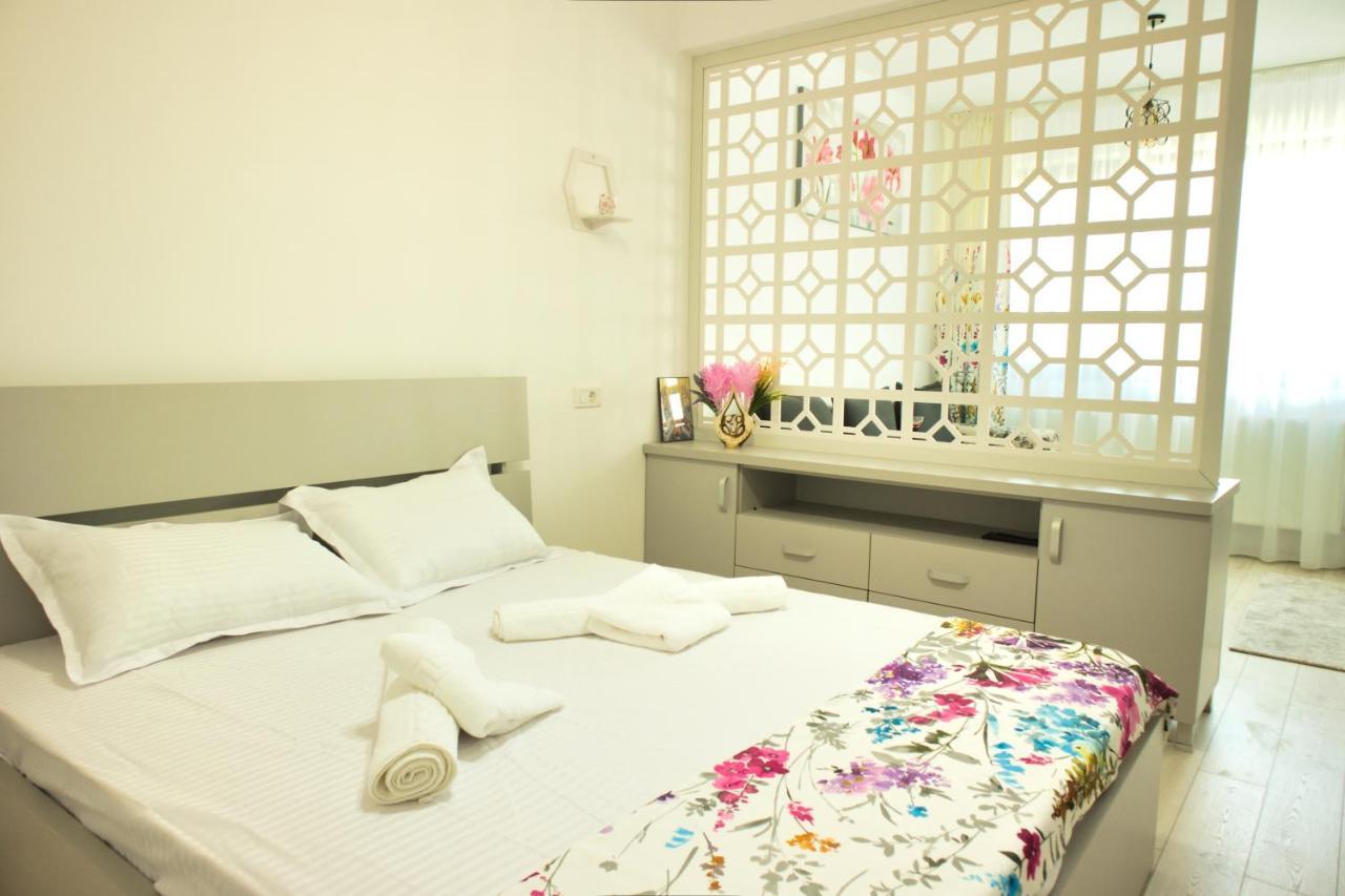 Cozy Flowers Studio - Fast Wi-Fi & Washer-Dryer Брашов Экстерьер фото
