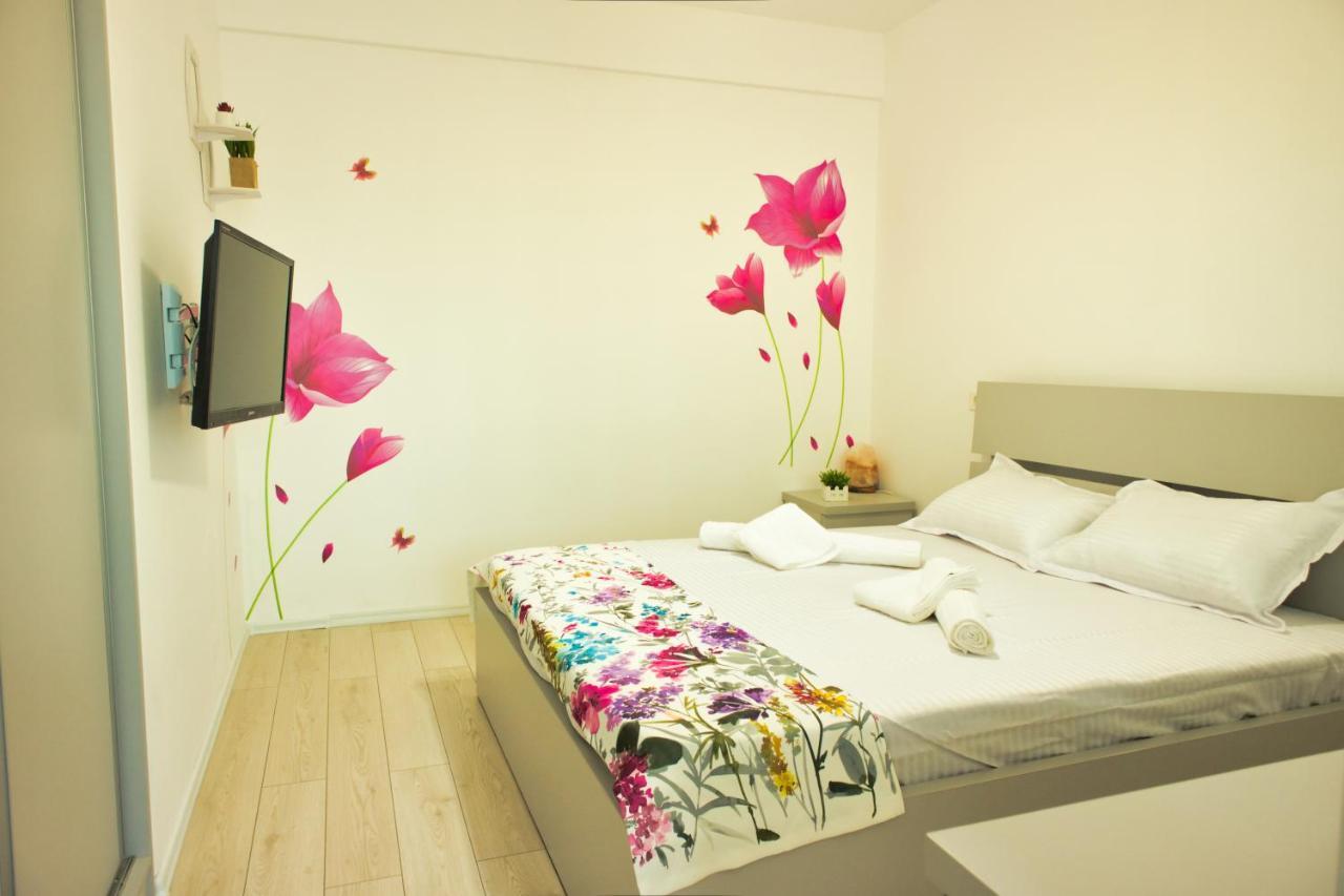 Cozy Flowers Studio - Fast Wi-Fi & Washer-Dryer Брашов Экстерьер фото