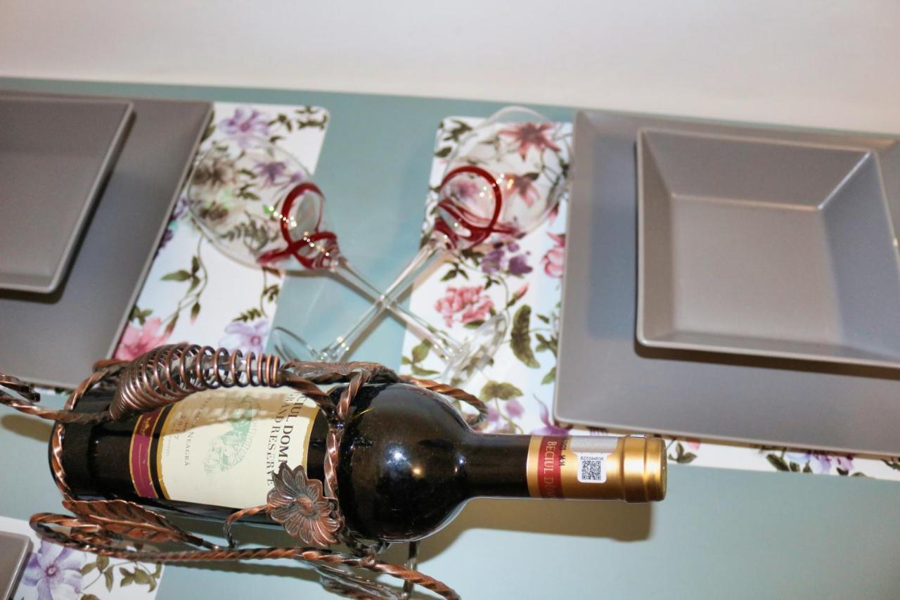 Cozy Flowers Studio - Fast Wi-Fi & Washer-Dryer Брашов Экстерьер фото